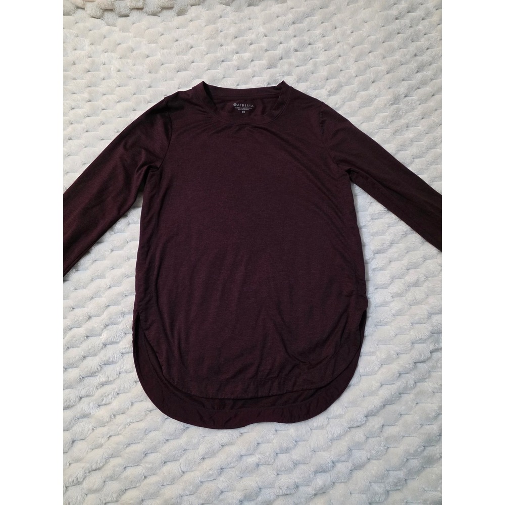 Athleta Womens XS Burgundy Plum Long Sleeve Curved Hem Active Top